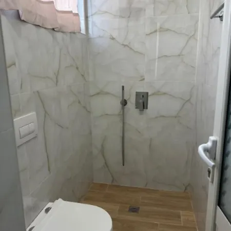Oazi House * Vlorë